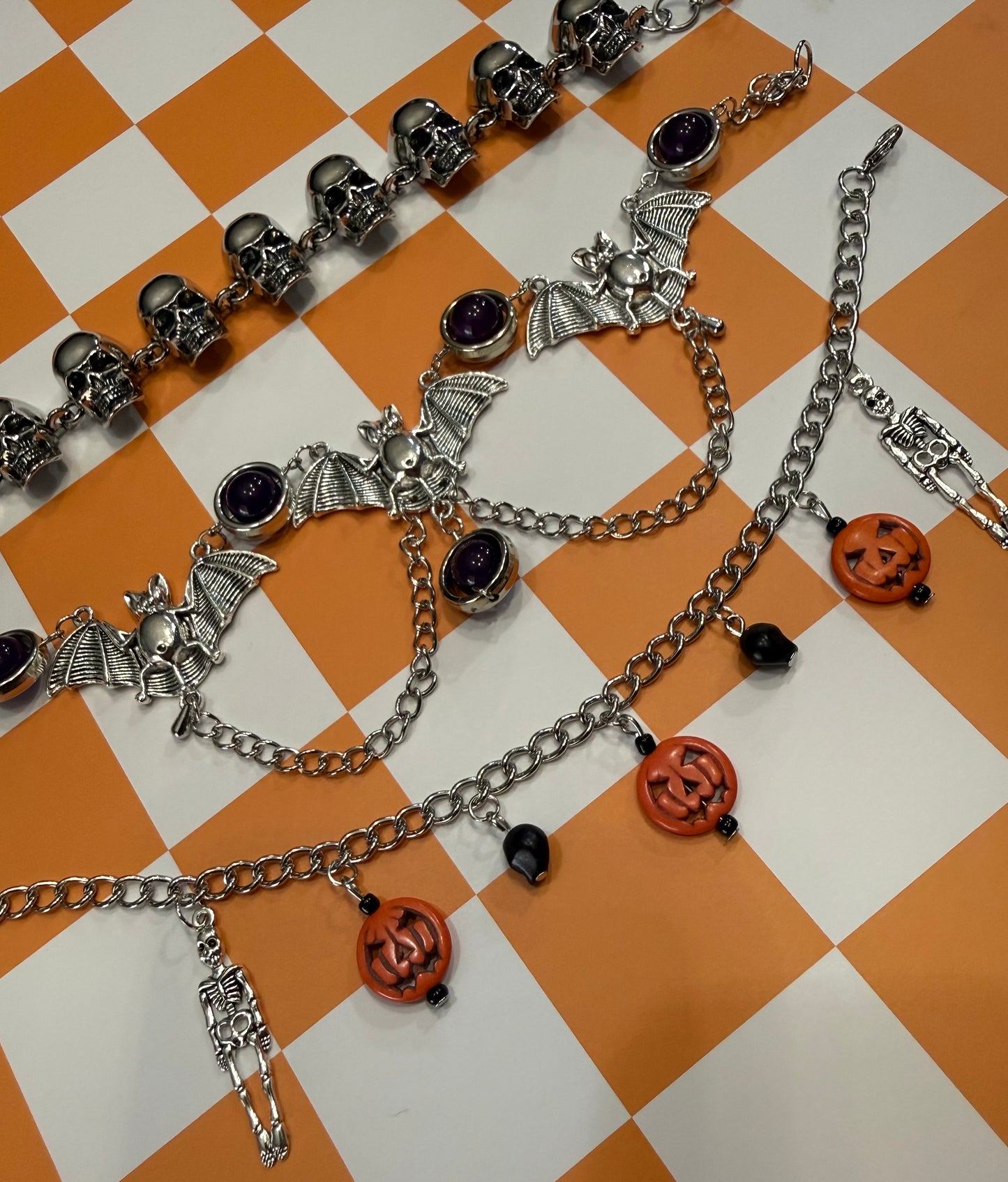 SPOOKY CHAINS