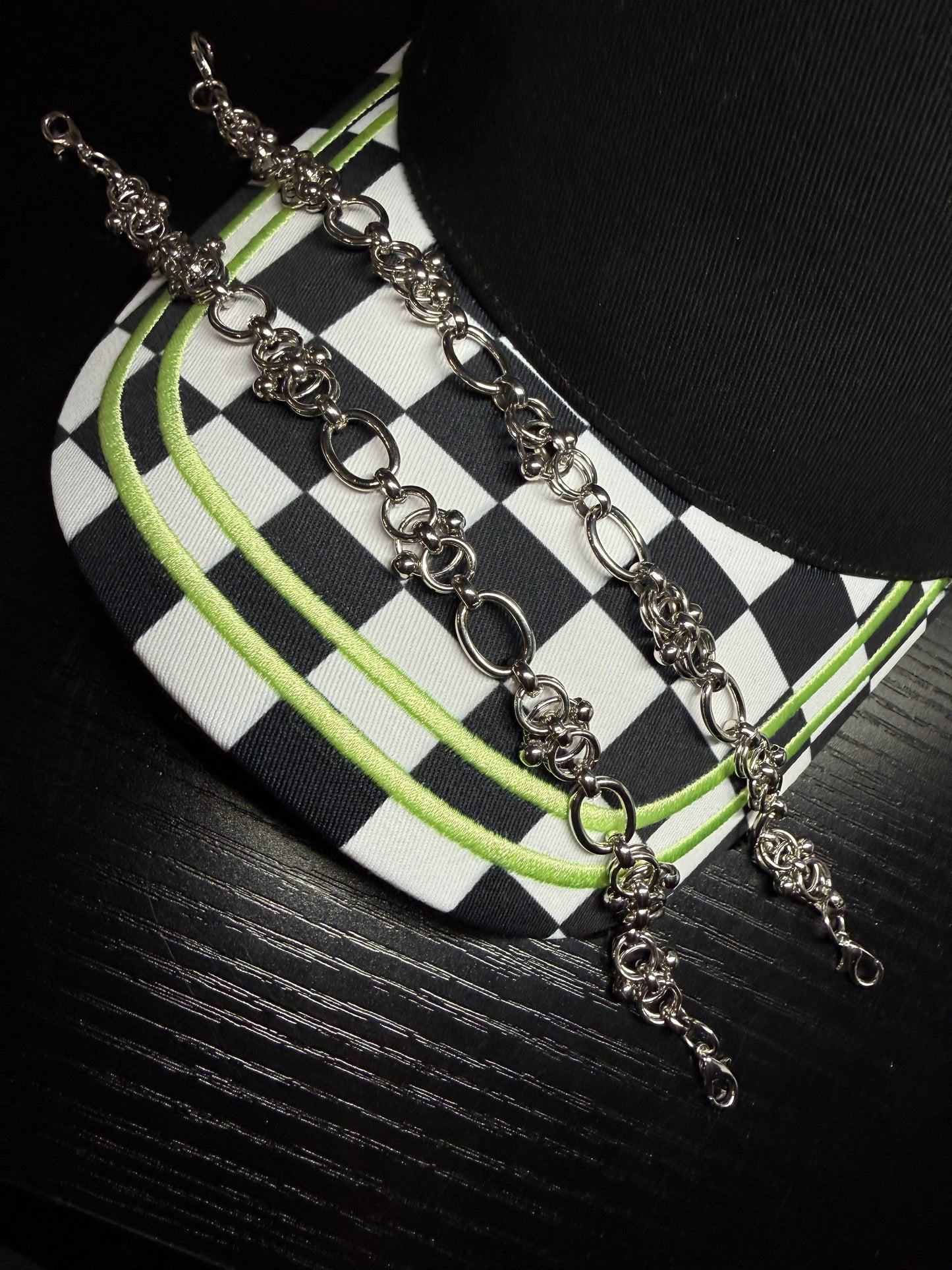 KNOTTED CHAIN