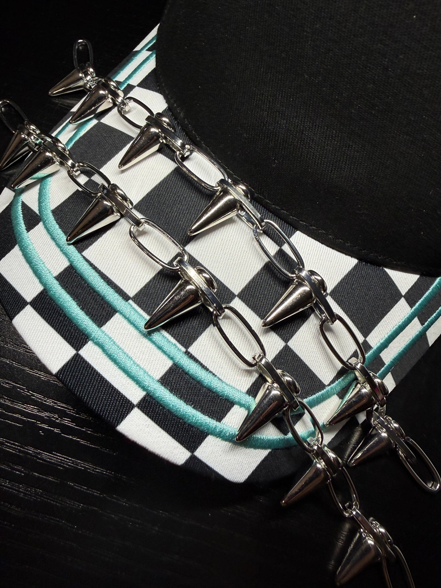SPIKE CHAIN