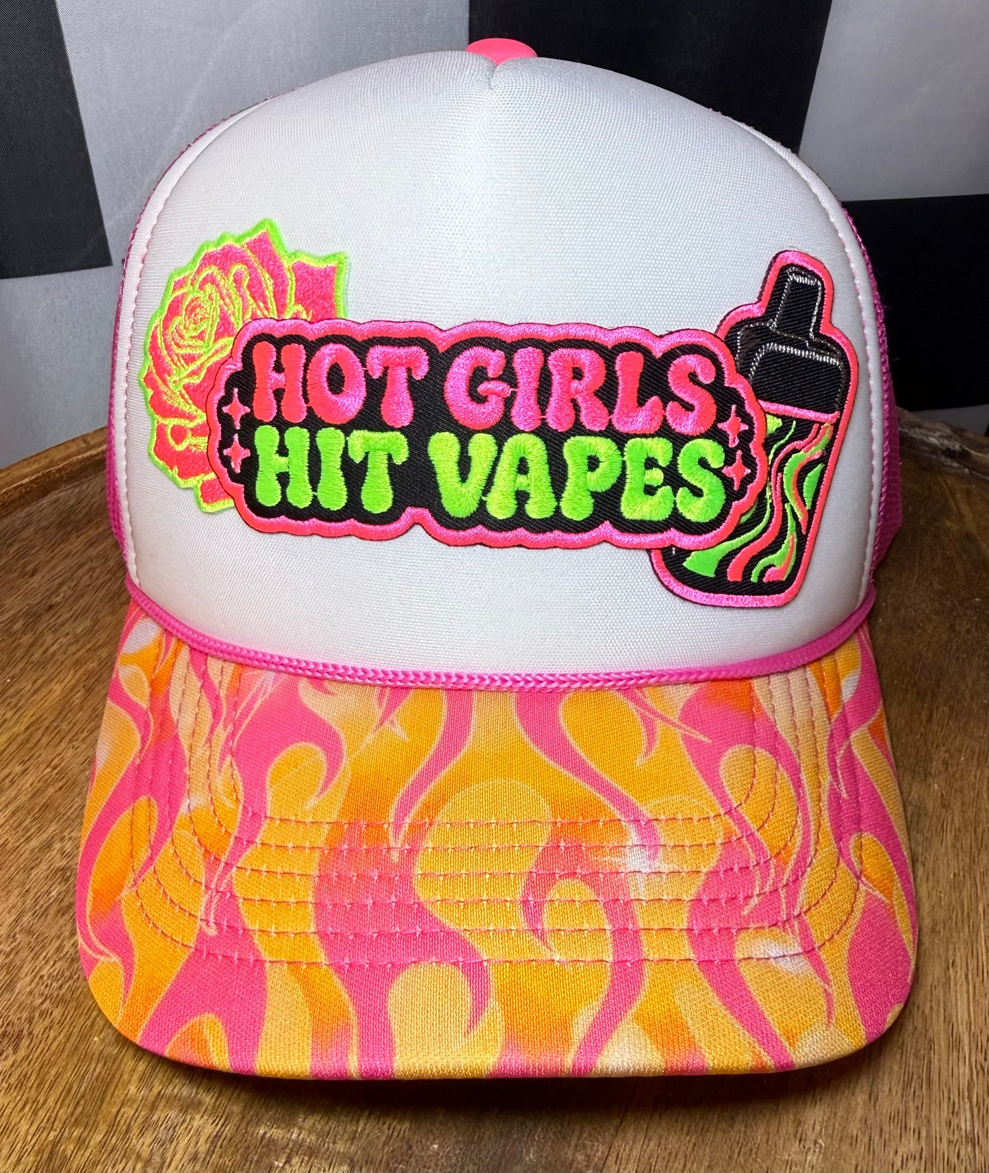 HOT GIRLS HIT VAPES