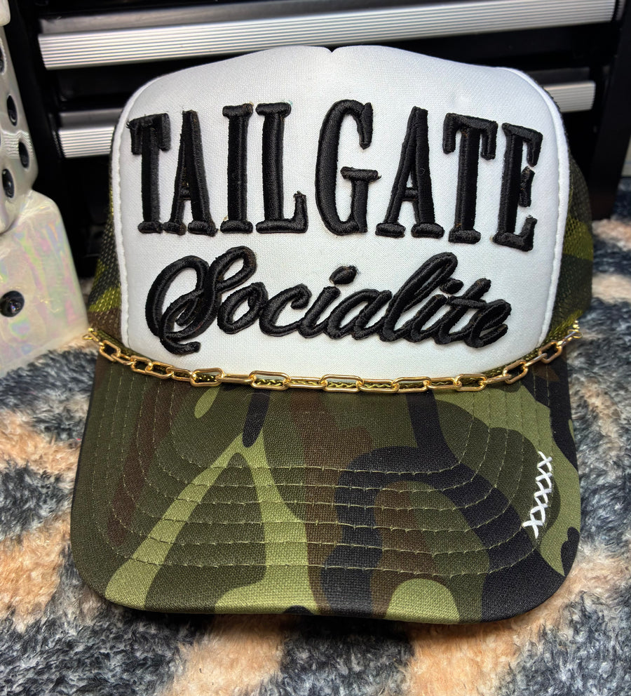 TAILGATE SOCIALITE