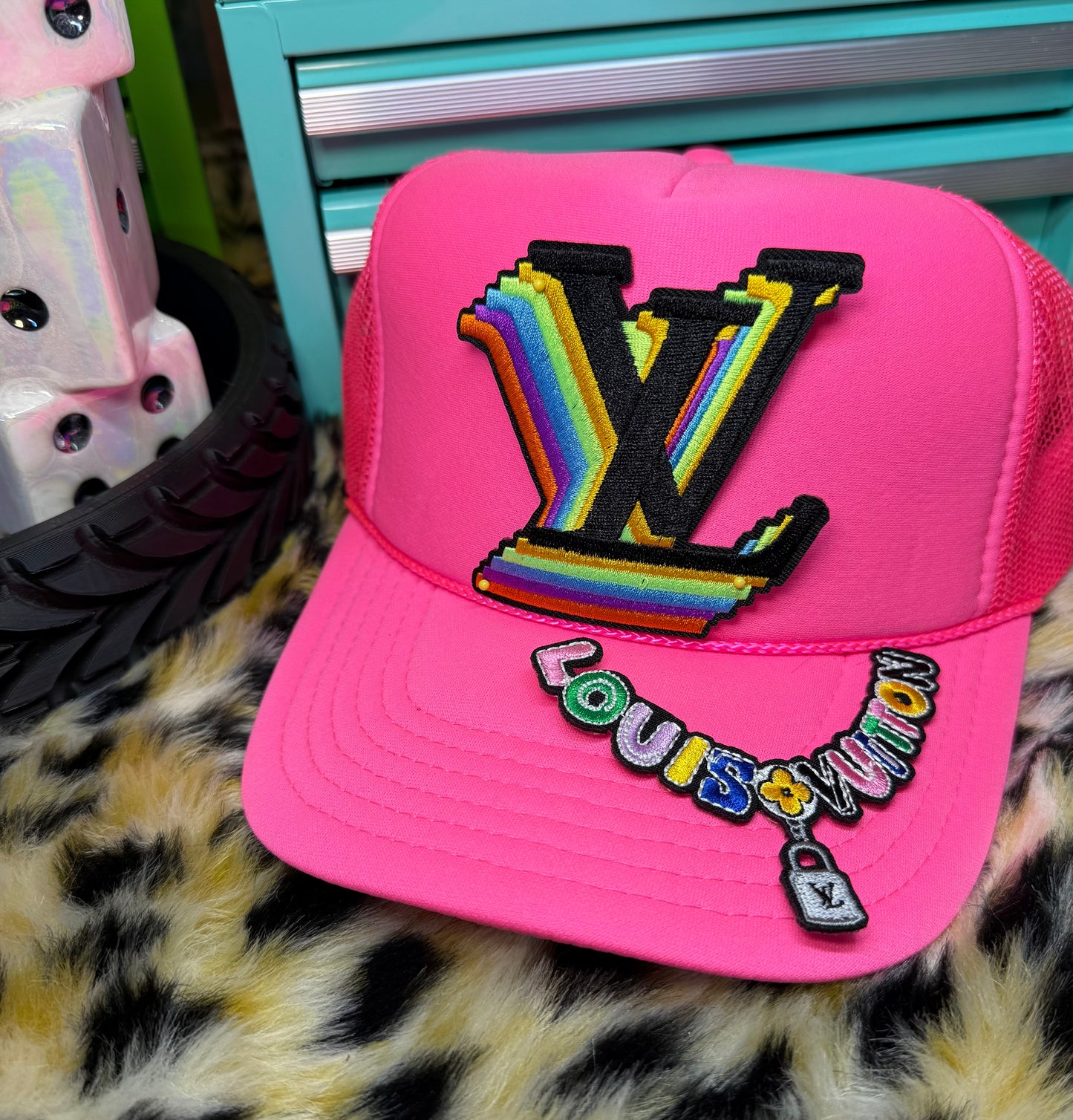 HOT PINK NEON LV