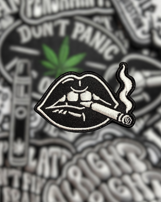 SMOKE LIPS EMBROIDERED PATCH